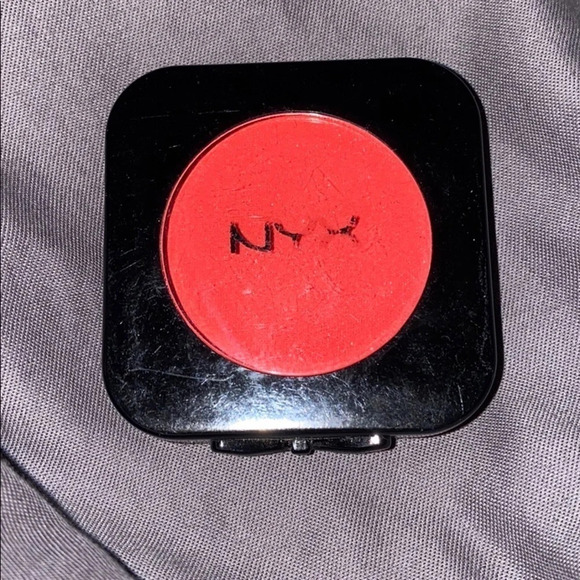 NYX  Crimson HD Powder Blush - Picture 3 of 3
